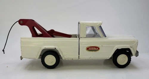 Vintage Tonka Jeep Wrecker Tow Truck Wagoneer Pressed Steel White 1960’s 9" RARE