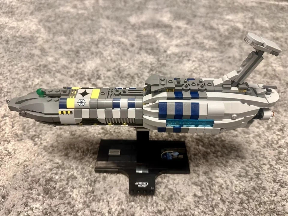 LG Invisible Hand 75377 Star Wars Minifigure Building Set