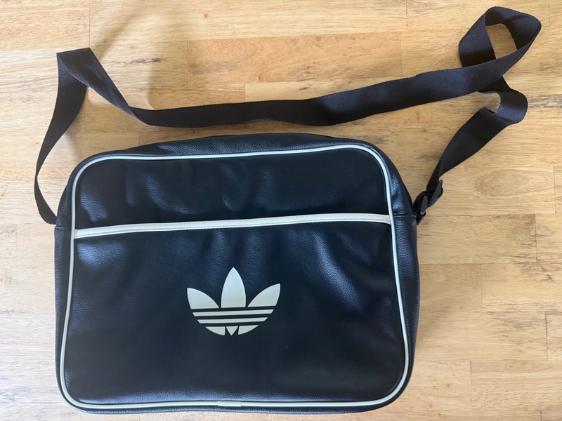 ADIDAS ORIGINALS VINTAGE AIRLINER BAG ~ BLACK~ NEW NO TAG