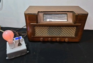 Vtg 1946 Air King 4604D Tube Radio Powers On/No Recep/No Shorts Parts/Repair NR