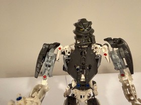 LEGO Bionicle 8699 TAKANUVA Titan - 100% COMPLETE w/ ORIGINAL BOX & Manual