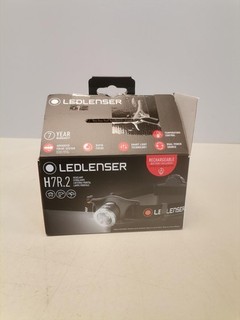 Ledlenser H7R.2 Stirnlampe LED aufladbar mit Lithium Akku auch mit 4xAAA Batte