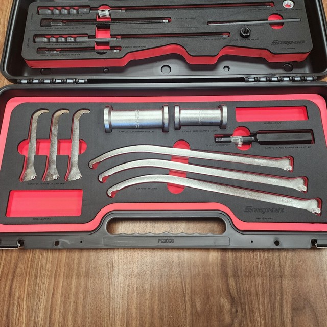 Snapon Tools USA HeavyDuty Manual Interchangeable Master Puller Set