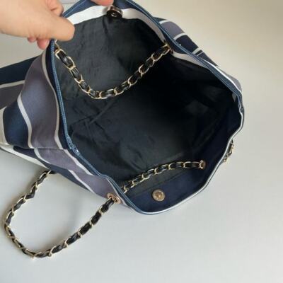 VIP Gift Beauty Blue Tote Bag Chain Storage