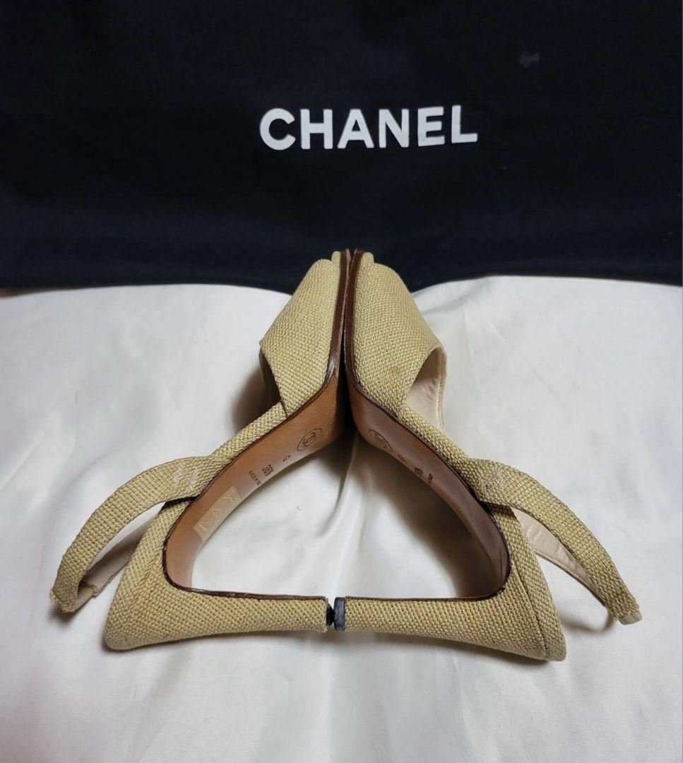 シャネルミュール　36.5 Authentic Chanel Black & White Sandals SZ 36.5 – Classic