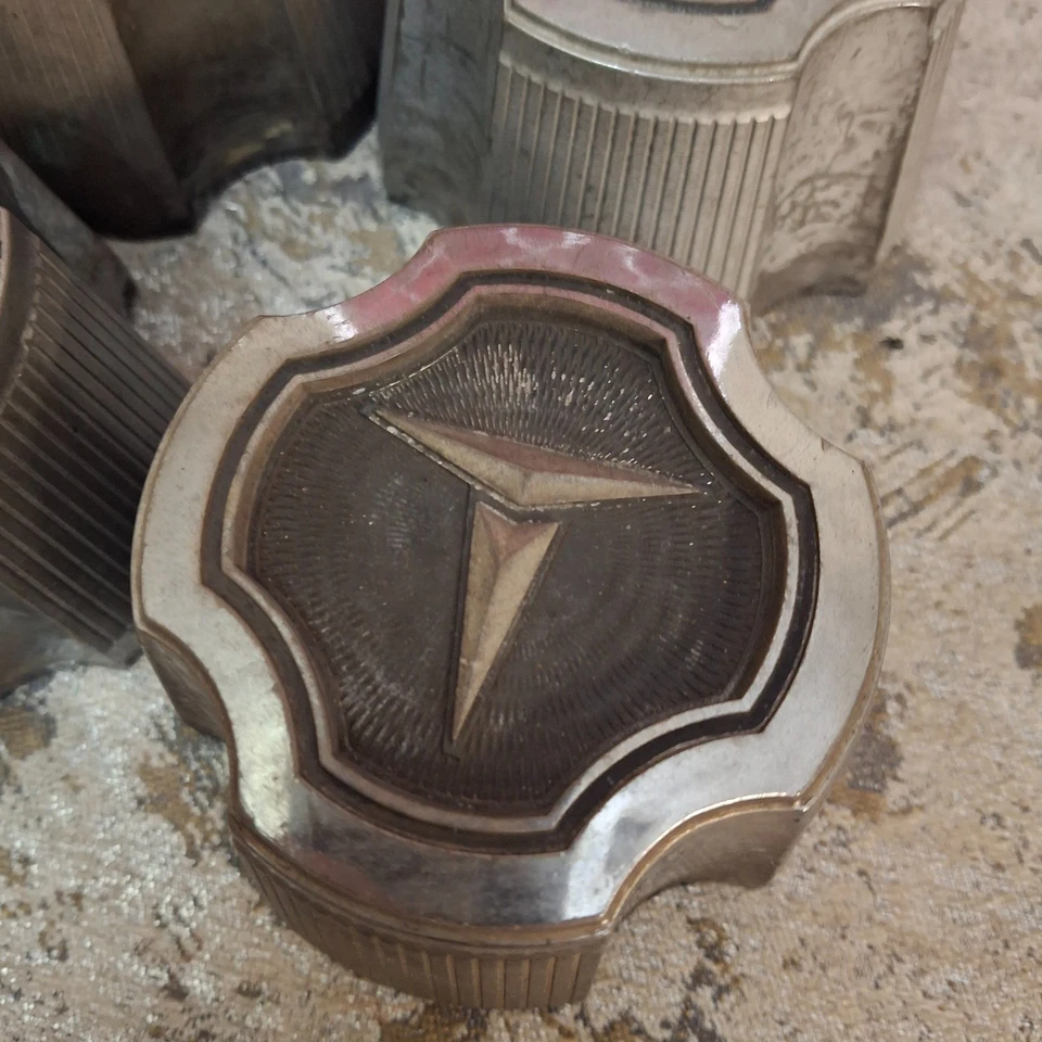 Tapacubos centrales originales Toyota Celica 6008 Supra 4 piezas repuesto OEM Foto 4 de 4