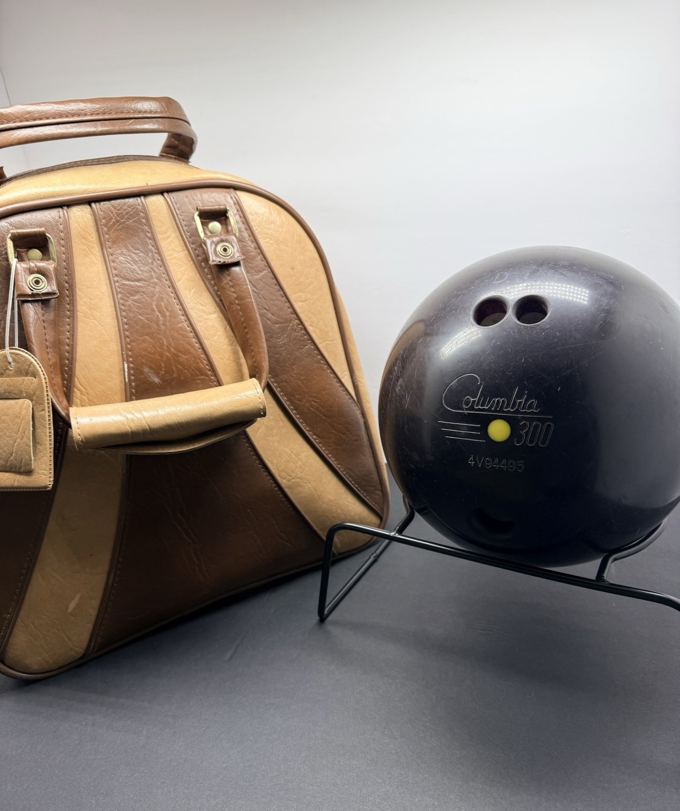 Columbia 300 Yellow Dot Plum Color Vintage Bowling Ball w/ R