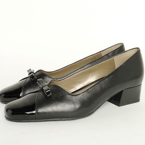 van dal black court shoes