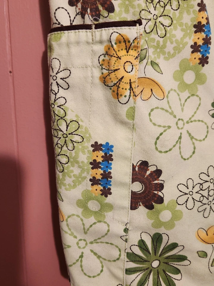 Blusa Médica SB Moda Talla XL Para Mujer Verde Floral Colorido Manga Corta Foto 3 de 4