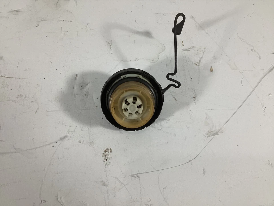 Tapa de llenado del tanque de gasolina Toyota Sienna 2011-2014 77300-06040 OEM. Foto 3 de 4