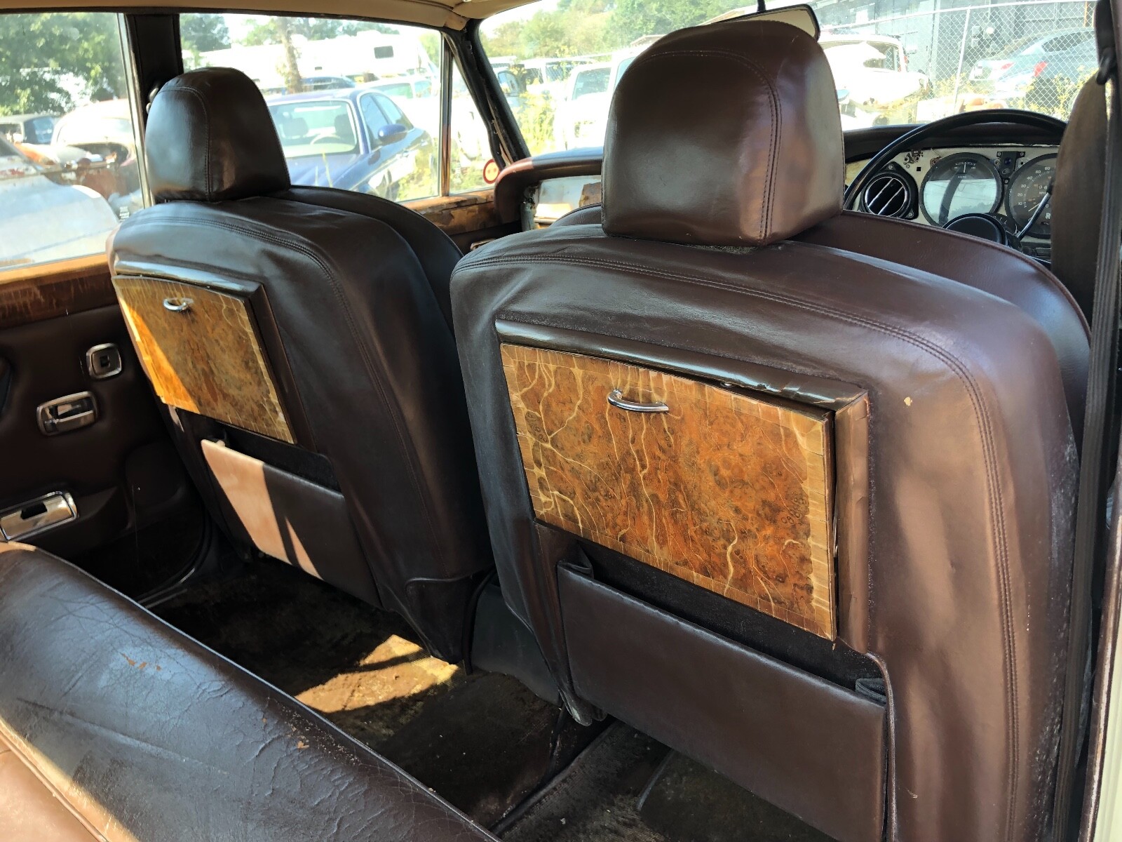 1972 CORNICHE FHC TAIL LIGHT ROLLS ROYCE BENTLEY. WORLDS LARGEST USED INVENTORY