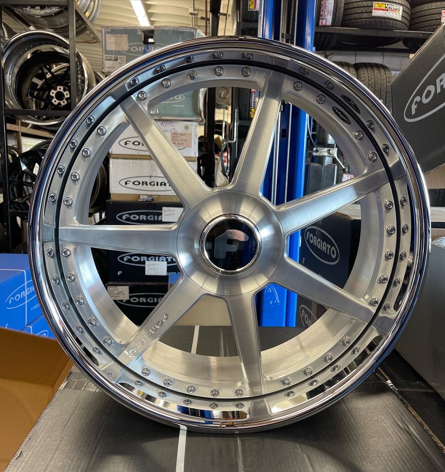 24x10 FORGIATO S206 SUV CADDY BENZ AUDI ROLLS ROVER TAHOE BENTLEY WHEEL-TIRE PKG