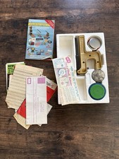 VINTAGE BADGE-A-MINIT HAND/BENCH PRESS ASSORTMENT KIT  MAKE PINBACK BUTTONS