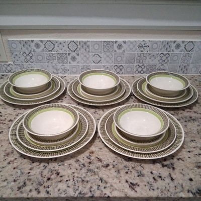Antiqua Green Island Worcester Rare Setting for 5 Made In Jamaica Circa 1970s.