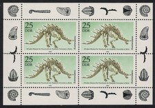 GDR Dinosaur Skeletons Sheetlet 1990 MNH SG#E3021 MI#3325KB Sc#2813a