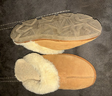 Women  s Tan Suede Slip-On Slippers White Fur Trim Size 7 Rubber Sole
