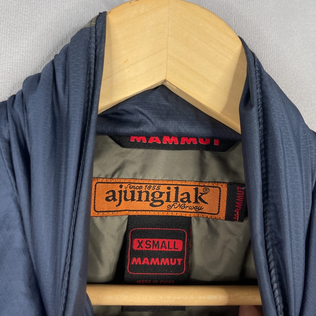 Mammut ajungilak ダウンジャケット ネイビー　サイズM Mammut Jacket Mens XS Blue Full Zip Swiss Technology