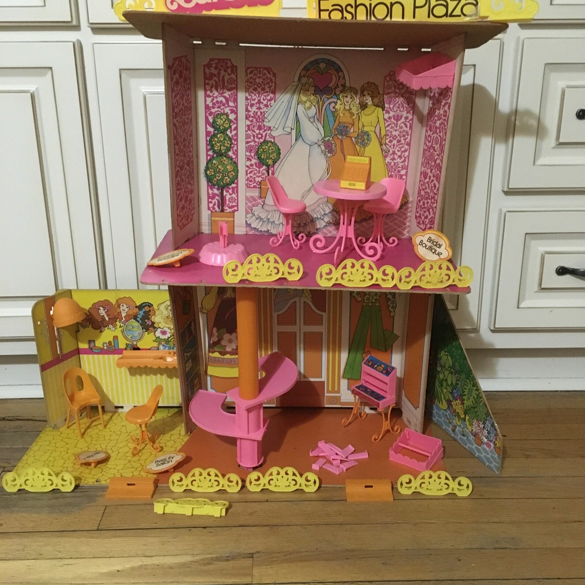 VINTAGE 1975 BARBIE MATTEL FASHION PLAZA SHOPPING MALL No Box Or