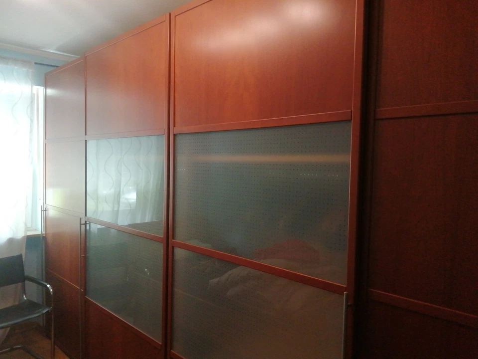 Schiebetüren-Kleiderschrank