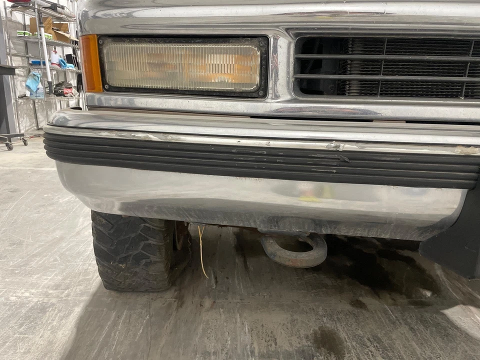 *DMG 1992 - 1999 Chevy Suburban 1500 Chrome Bumper *(Dents) Foto 3 de 4