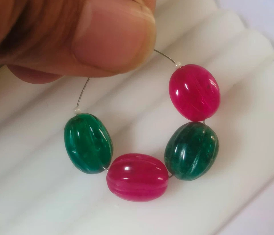 Esmeralda y Rubí Teñido Suelto Tallado Corindón Cuentas Ovaladas Piedras Preciosas 11-12 mm 4 piezas Foto 4 de 4