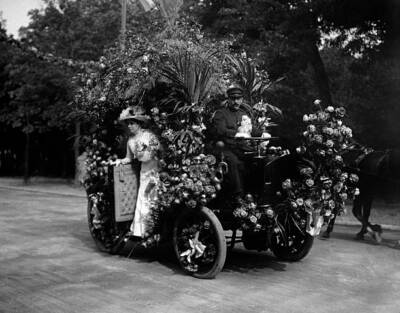 France Ile de France Paris ''F�te des Fleurs'' Elegant lady wearing - Old Photo 1