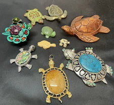 11 Turtle Figurines Lot pendants charms jade wood, stone, Metal etc collection