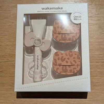 WAKEMAKE Hello Kitty Makeup Collection Wide Spatula Foundation Brush