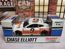 Chase Elliott 2021 Hooters 1:64 Nascar Die Cast