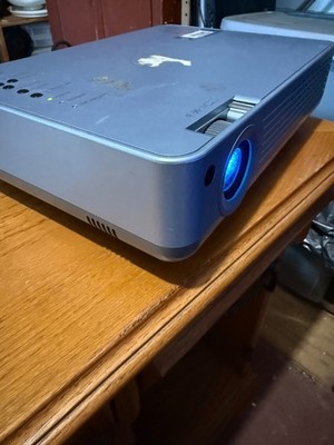 EIKI LC-XA20 LCD Projector