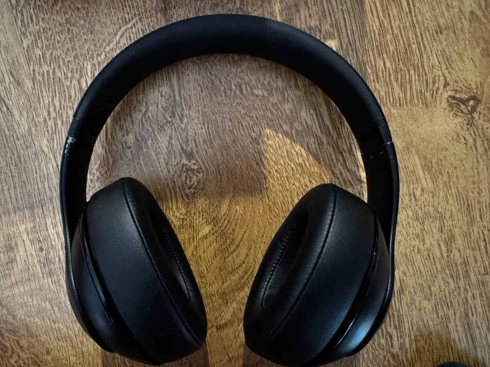 Apple Beats Studio 2 Wireless Over-Ear Kopfhörer Gebraucht - Bild 3 von 4