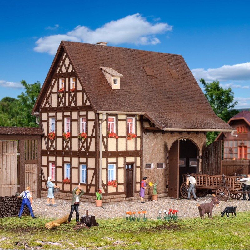 Ferme avec grange et portail VOLLMER 43731 maquette HO 1/87 en plastique