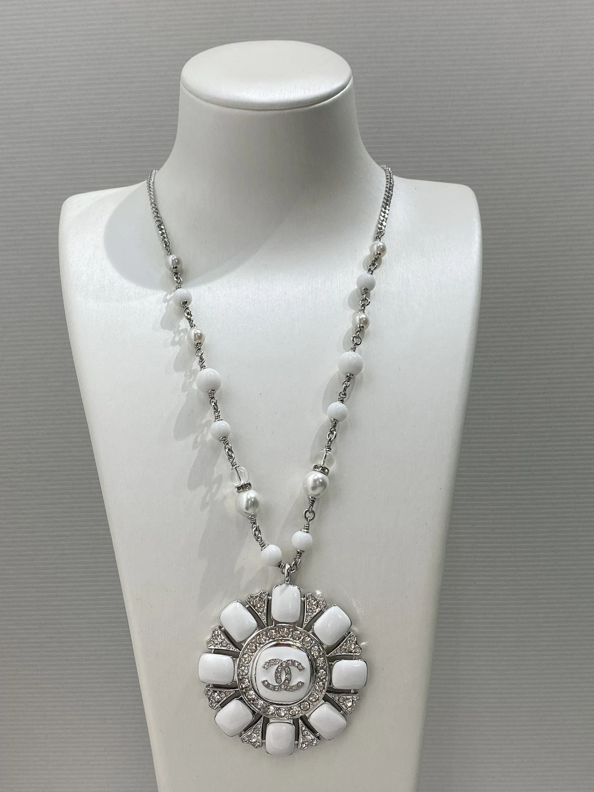 ?CHANEL Collana di perle fiocco di neve CCS opaco con cristallo 24C