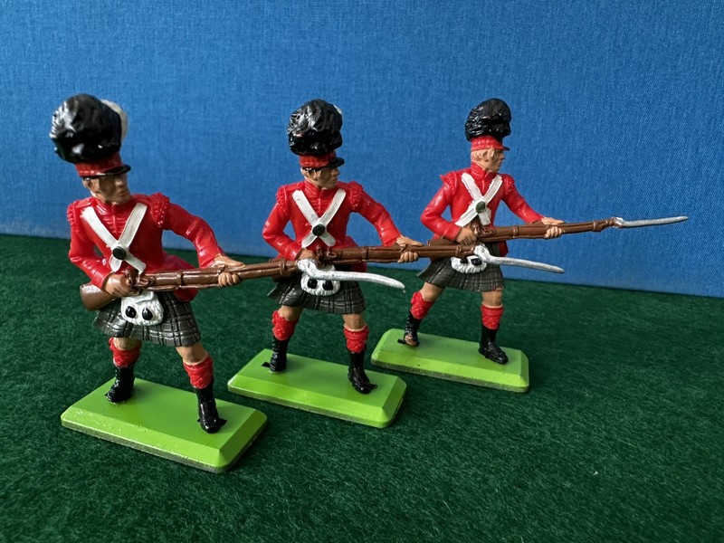 Britains Deetail 1971 SCOTTISH BRITISH Napoleonic Waterloo LOT of 3 Toy Soldiers