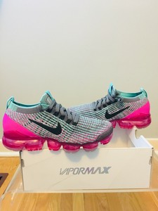 vapormax gunsmoke fuchsia