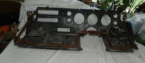Vtg  Used  Chevy 1970-72 Monte Carlo  Chevelle SS dash & w/ins bezel # 6493000-2 - Picture 13 of 23