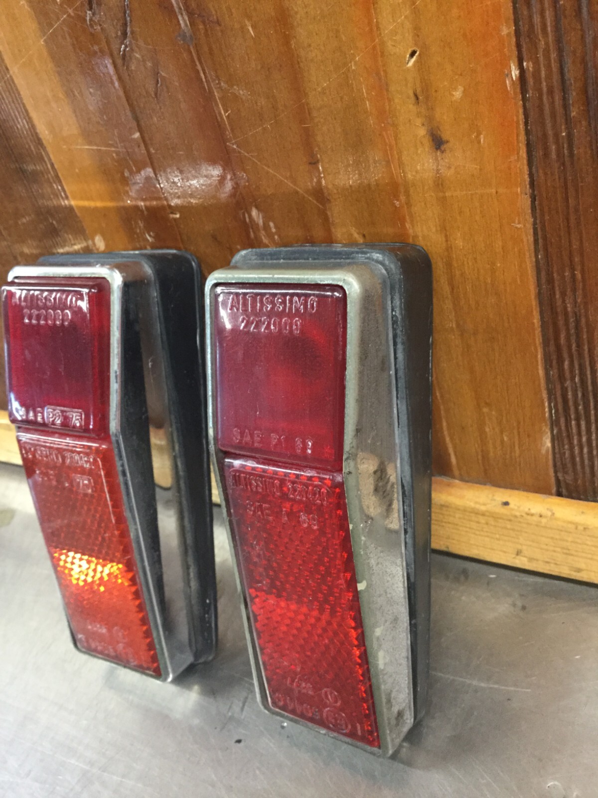 Alfa Romeo Spider GTV & Ferrari • Altissimo Rear Side Marker Set. Used. KAR274