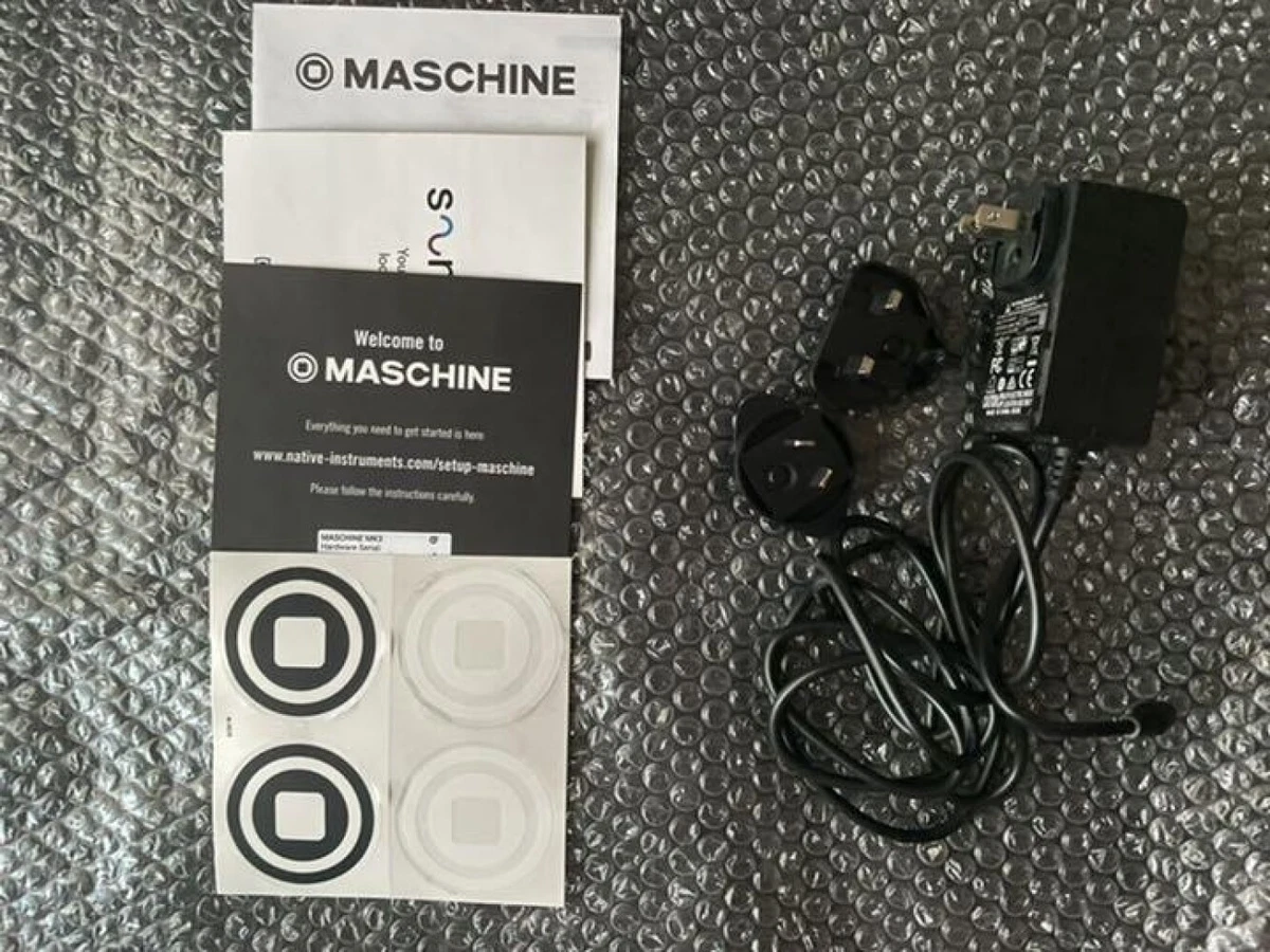 Native Instruments Groove Production System MASCHINE MK 3 with