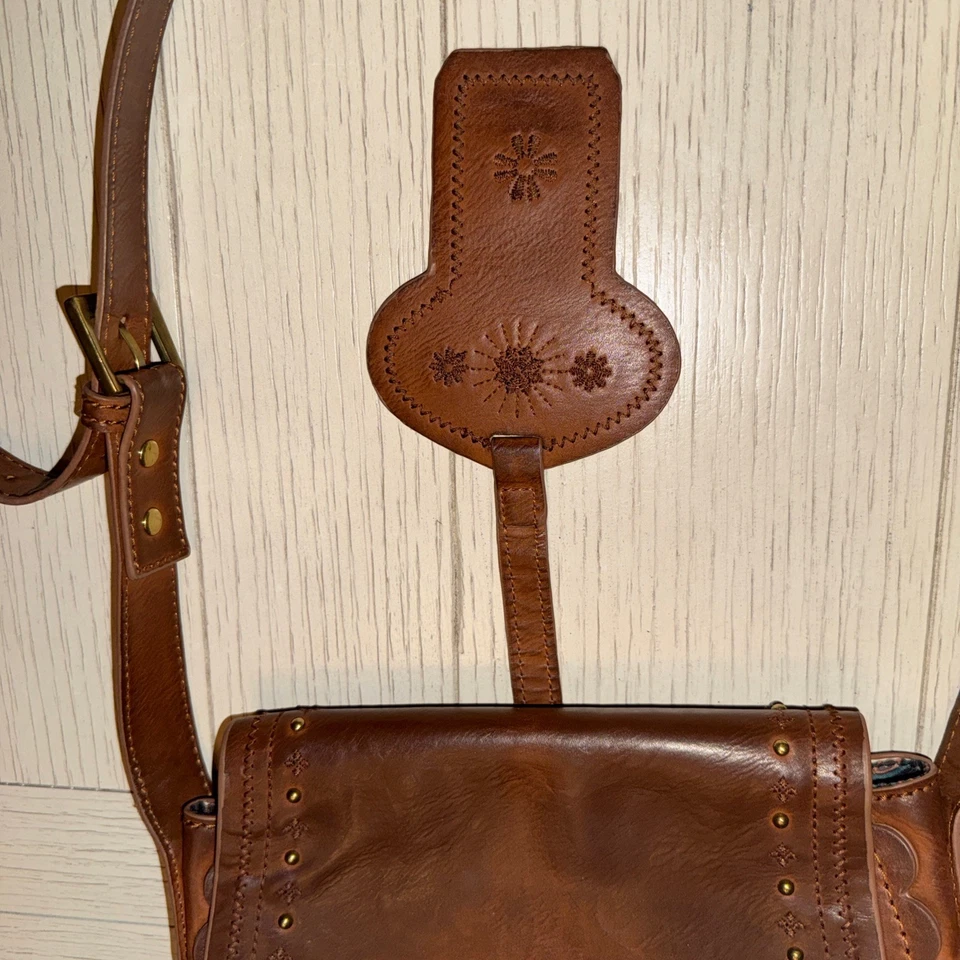 Cartera cruzada Big Buddha marrón imitación cuero Killy detalle occidental Foto 4 de 4