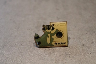 vintage indesit raccoon raccoon pins