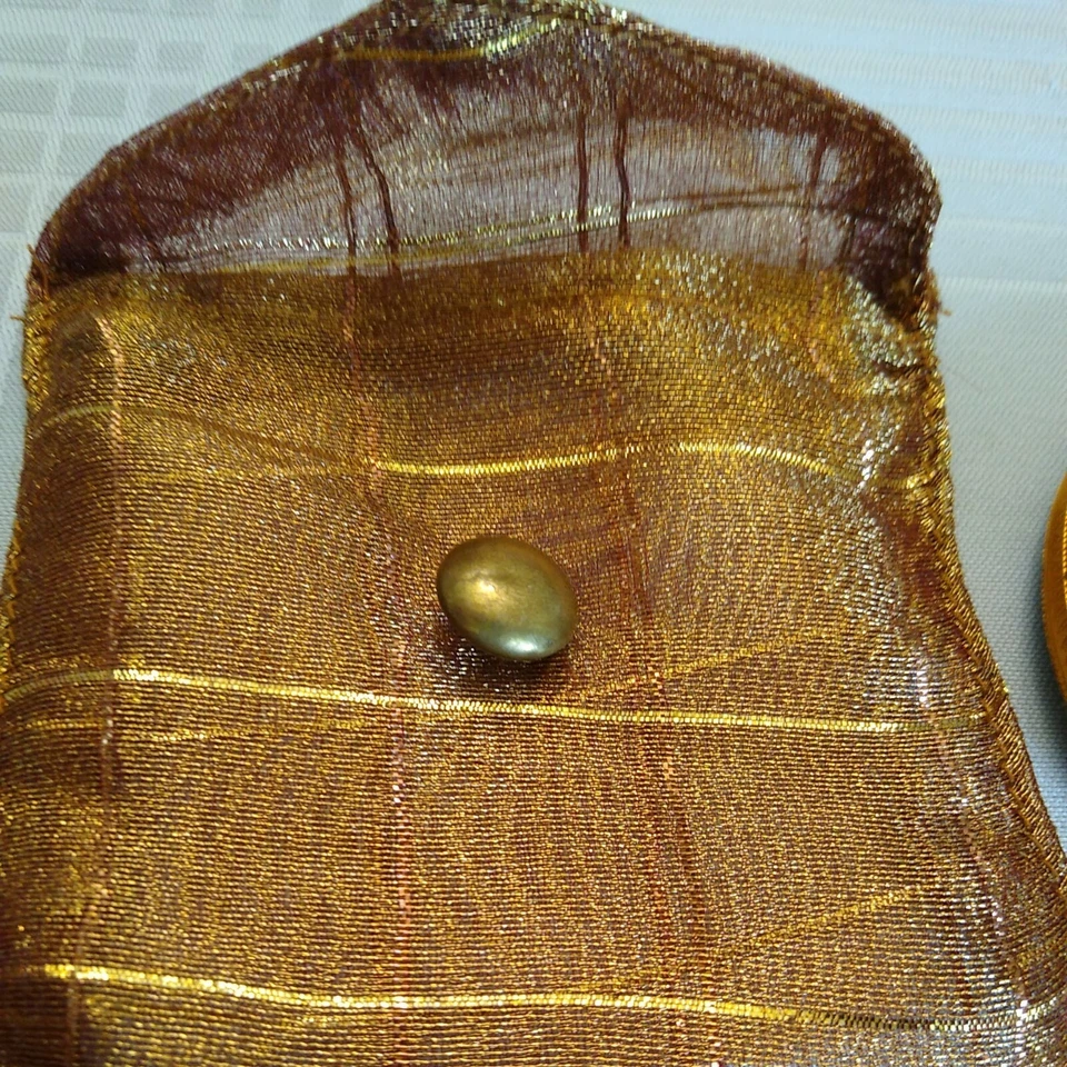 TWOS COMPANY ANTIQUE GOLD GLITTE COMPACT MAKEUP PURSE MIRROR PLATED BRASS - Image 3 of 4