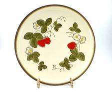 Metlox Poppytrail Califorina Strawberries Dinner Plate 1071 10 1/4" USA