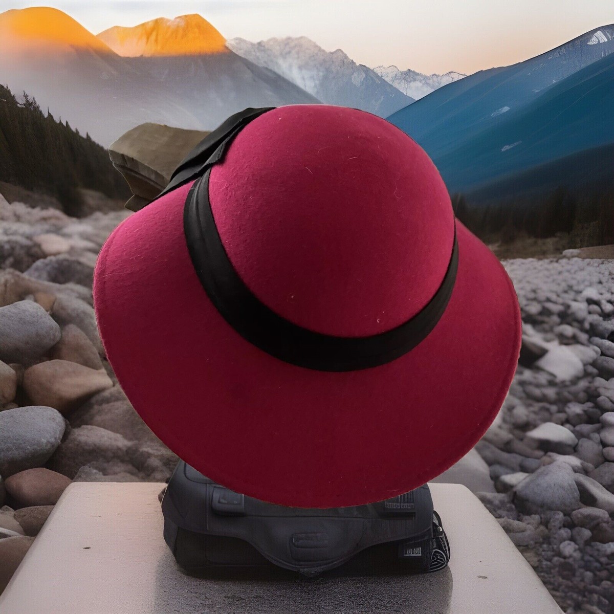Geo W Bollman Hat - Fuchsia 100 % Wool. Vintage 1950 display picture 2