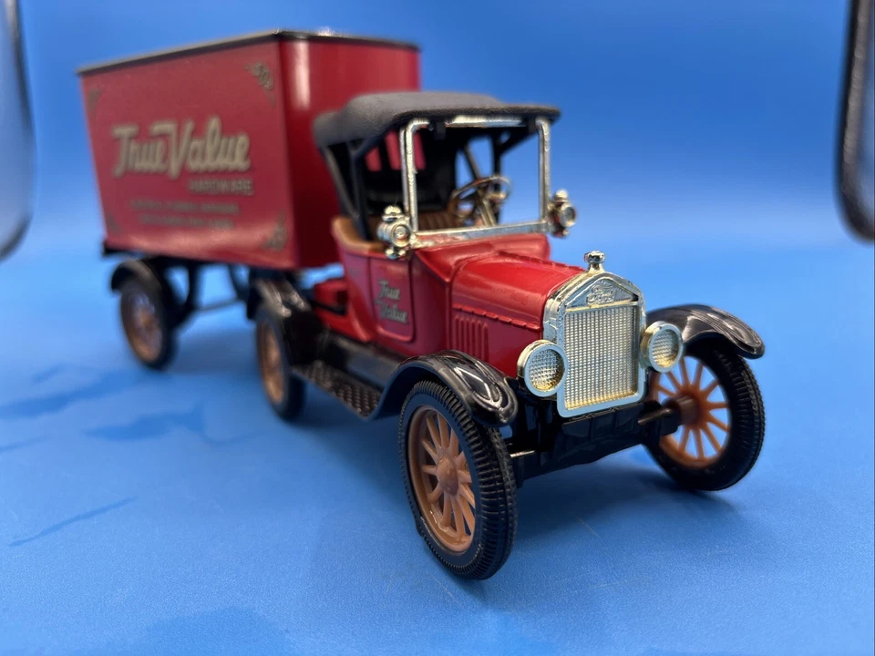 True Value Hardware Ford 1918 Tractor Trailer-Bank-Limited Edition - Ertl 1:25 - Image 4 of 4