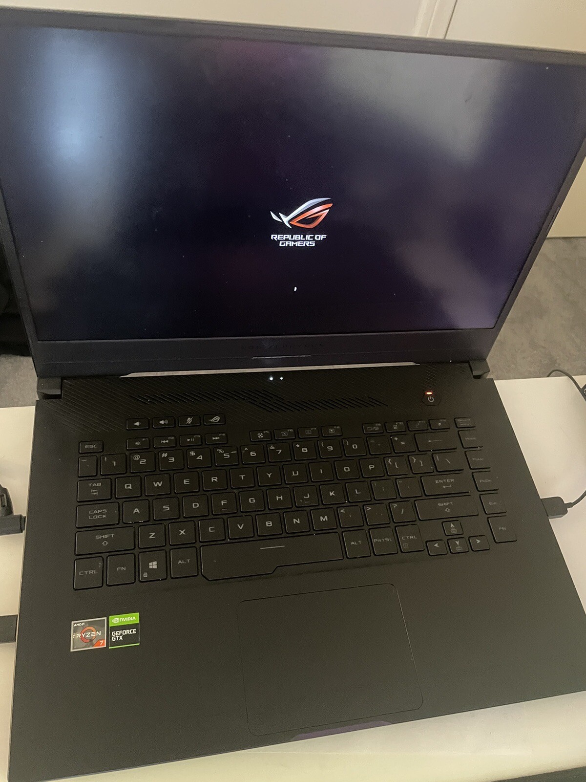 ASUS ROG Zephyrus G15 15.6 inch (512GB, AMD Ryzen 7, 2.90GHz, 16GB, 120Hz)...