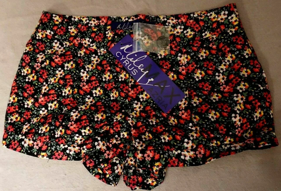 Nuevo con etiquetas Pantalones Cortos Para Mujer Miley Cyrus & MAX AZRIA 100% Algodón Negro/Rosa Floral 9 NUEVO Foto 2 de 2