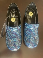 Easy Works by Easy Street Clogs Womens Size 9