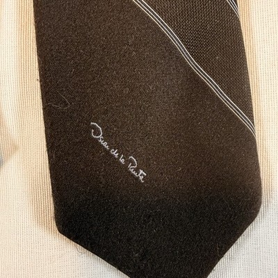 Vintage Oscar De La Renta Tie Chocolate Brown Diagonal Stripe Signature Classic