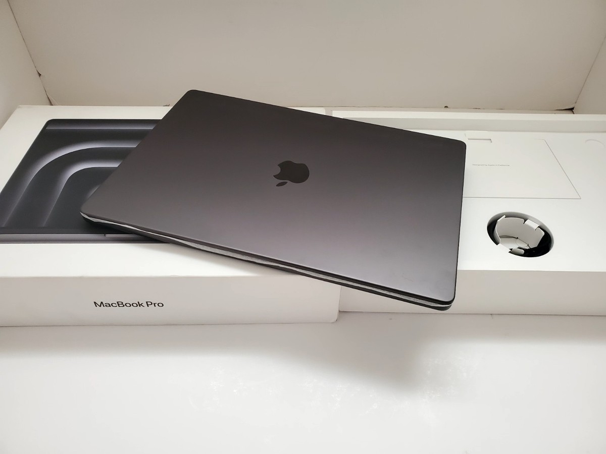 MacBook Pro 16 M4 Max 32GB 1TB 14C CPU 32C GPU NEW OPEN BOX-2026