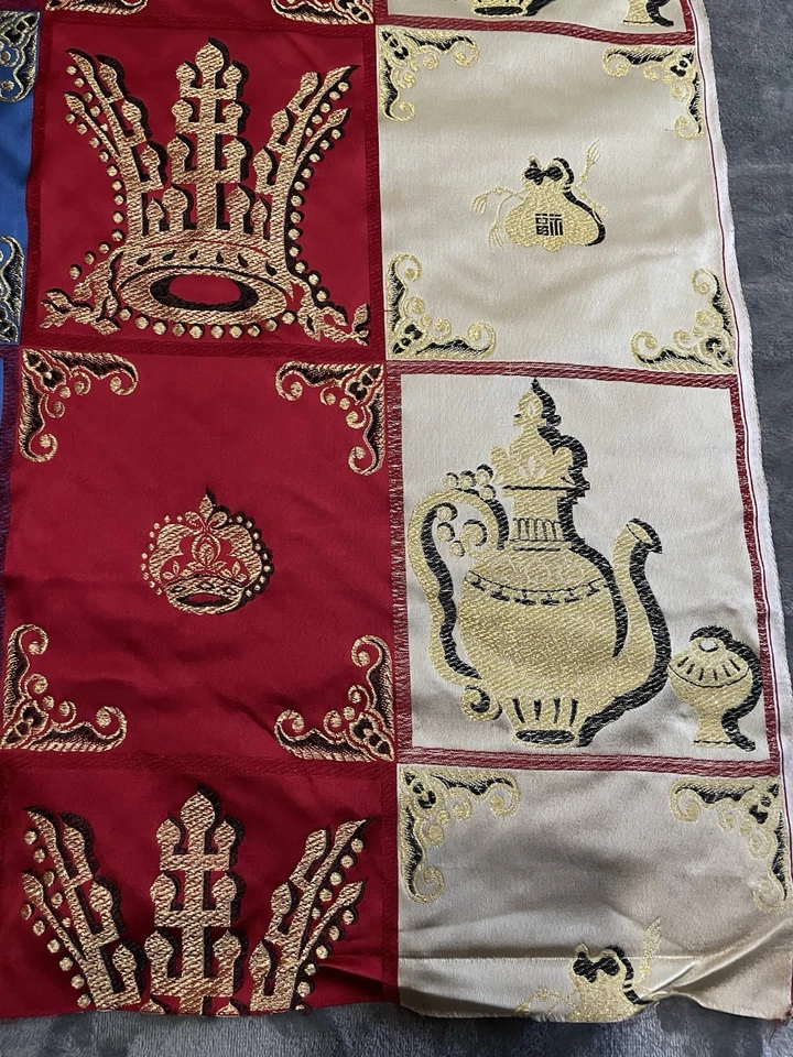 Heavy Weight Woven Upholstery Fabric with Large Design 4 yds x 30 Inches Wide - Image 4 of 4